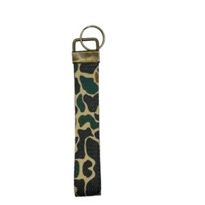 Dark Duck Camo Key Fob Wristlet, Bronze Hardware, 6 Inch Lanyard Keychain,…